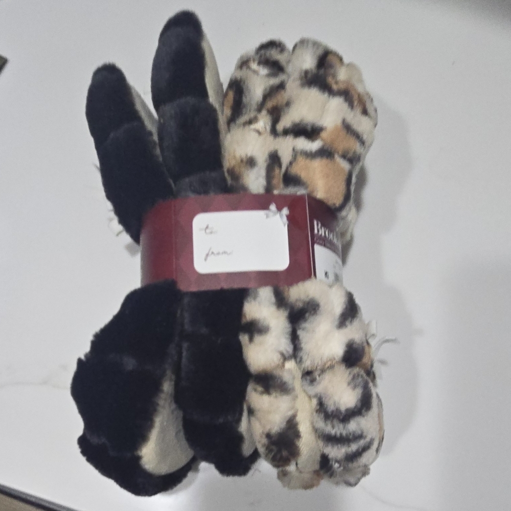 Brookstone Cozy Slipper 2 Pack